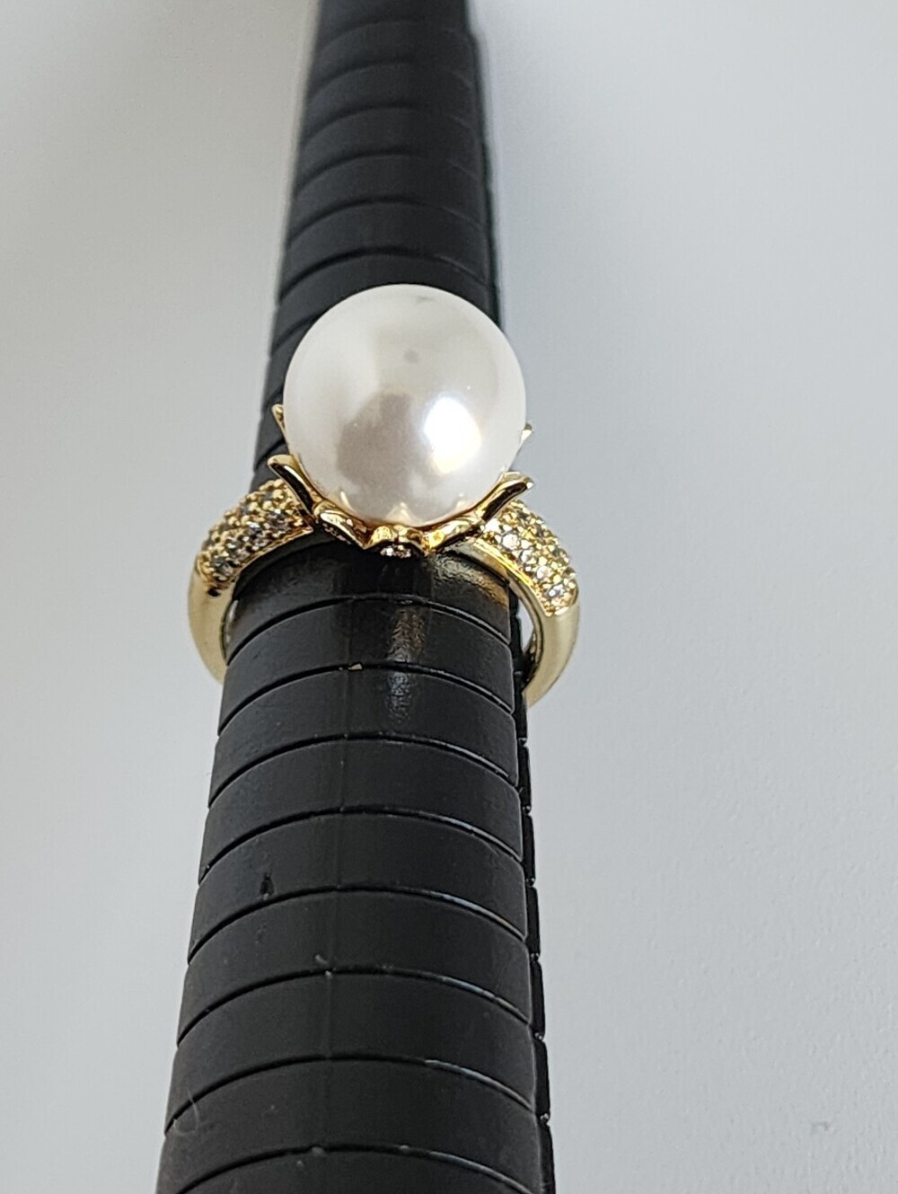 Gold Tone Pearl Statement Ring CZ Crown Setting Size 6 1/2 - Picture 4 of 6